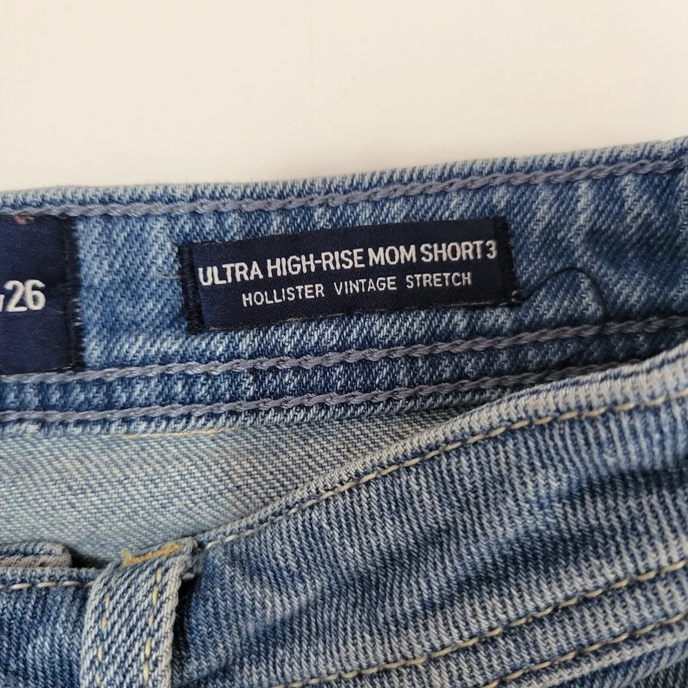 3 / $30 Hollister Ultra High Rise Mom Jean Short 3 / 26 Blue Denim Button Fly‎ - Picture 7 of 11